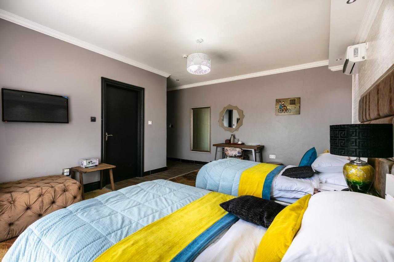 Madamz Bed & Breakfast Gaborone Bagian luar foto