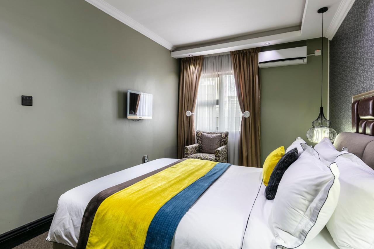 Madamz Bed & Breakfast Gaborone Bagian luar foto